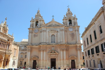 Fototapeta na wymiar Die berühmte Kathedrale St. Paul in der Altstadt von Mdina (Malta)