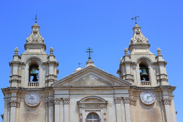 Fototapeta na wymiar Malta: Die Fassade der Kathedrale der Stadt Mdina