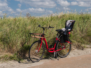 Fototapeta premium Fahrrad in den Dünen