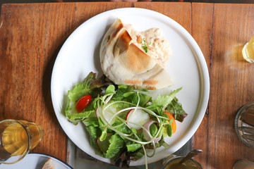 pita with tuna spread stuffed and vegetable