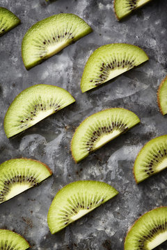 Sliced kiwi fruit
