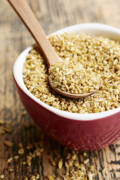 Organic cracked freekeh