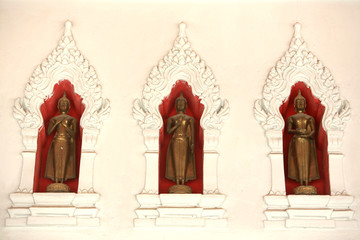 Boudha du Vendredi, du ? et du Mercredi. Niches murales. Wat Khuhasawan Worawiharn. Bangkok. / Buddha Friday's? and Wednesday. Wall niches. Wat Khuhasawan Worawiharn. Bangkok..