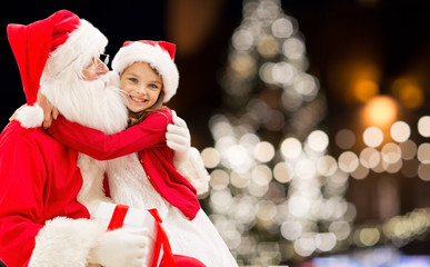 Fototapeta na wymiar santa claus with happy girl over christmas tree