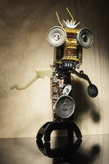 selbstgebastelter Roboter aus Schrott