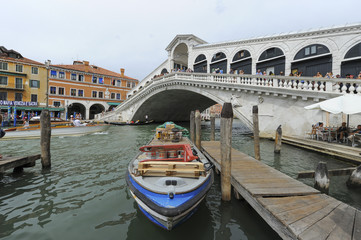 Fototapeta na wymiar View on famous Rialto Bridge in Venice, Italy