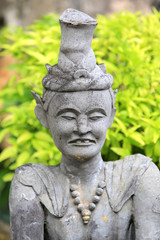 Obraz premium Statue Chinoise. Wat Pho - Wat Phra Chettuphon. 1788. Bangkok. / Chinese stone sculpture. Golden Buddha. Wat Pho - Wat Phra Chettuphon. 1788. Bangkok.