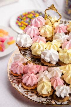 Pastel meringues