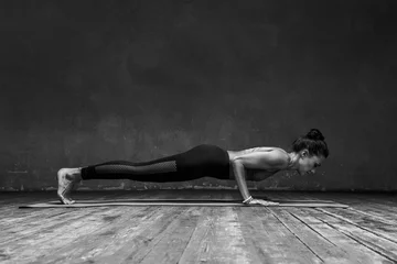 Foto op Canvas Jonge mooie yoga vrouw poseren in studio © Alexander Y