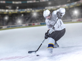 Obraz premium ice hockey player in action