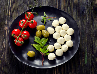 Small mozzarella balls