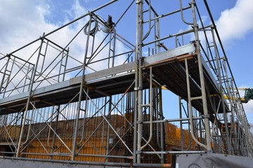 建設工事現場の足場