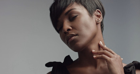 Fototapeta na wymiar beauty black woman portrait closeup