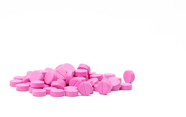 Obraz na płótnie Canvas Pile of pink tablets pills isolated on white background with clipping path. Copy space