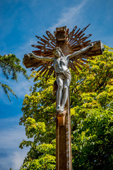 Naklejka premium Croix près de l'église Sainte-Marie-Madeleine à Rennes-le-Château