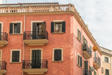 Fototapeta premium Mediterranes Haus in Palma auf Mallorca mir Dachterrasse