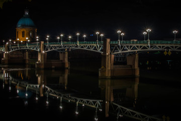 La grave et le pont saint pierre Toulouse, de nuit