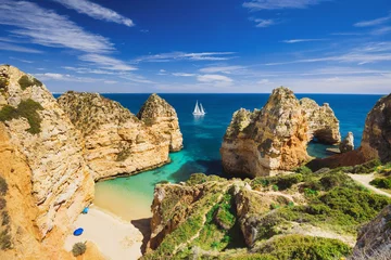 Abwaschbare Fototapete Europäische Orte Schöne Bucht in der Nähe von Lagos-Stadt, Algarve-Region, Portugal
