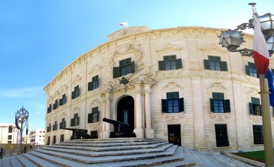 Obraz premium Architecture of Meditarranean city of Valletta, Malta