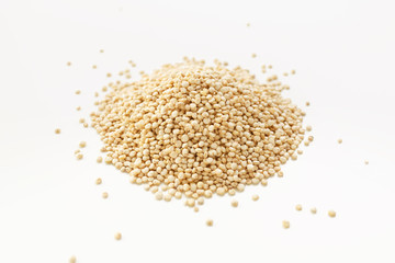 Fototapeta na wymiar Quinoa seed isolated on white