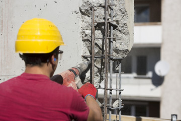 Construction worker using a drilling power tool