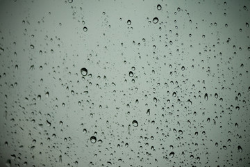 Drop water on the glass.