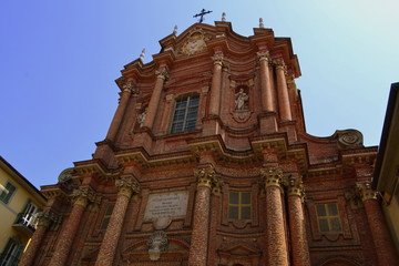 Obraz premium Large red brick church in the city Chieri 