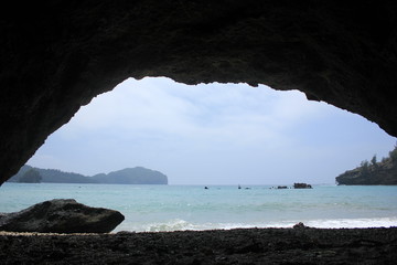 ビーチと洞窟