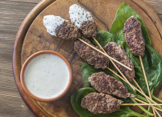 Beef cabobs with tzatziki sauce