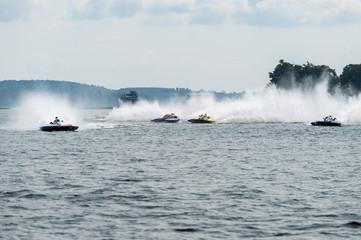 Obraz premium hydroplanes with rooster tail plume