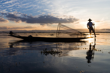 Obraz na płótnie Canvas Einbein-Fischer am Inle-See, Myanmar