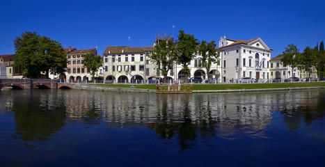 Fototapeta na wymiar Treviso, Palazzo Giacomelli, Ponte Dante, Fiume Sile, Veneto, Italia, Italy 