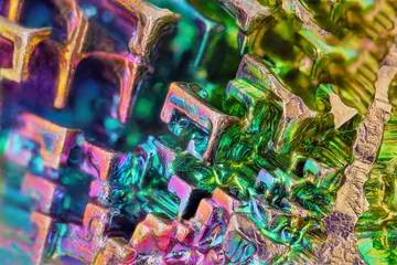 Foto auf Acrylglas Makrofotografie Erstaunliche bunte Regenbogen Wismut Edelstein Makro Nahaufnahme Textur als Hintergrund