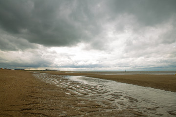 Marée basse sur la plage d'Houlgate