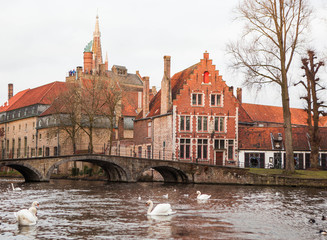 Fototapeta na wymiar The view of Bruges from the river.
