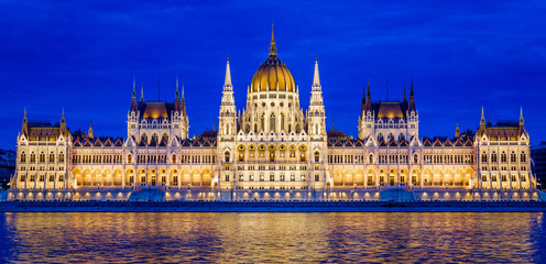 Fototapeta na wymiar Night view of the Hungarian Parliament and the Danube River in Budapest, Hungary