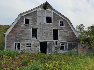 Fototapeta na wymiar Old Barn