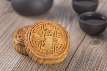 Obraz na płótnie Canvas Mooncake and tea,Chinese mid autumn festival food.
