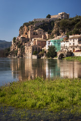 Fototapeta na wymiar Vista parcial del pueblo de Miravet junto al río Ebro. Tarragona. España