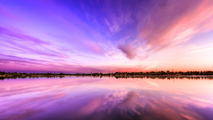 Purple sunset over the lake - obrazy, fototapety, plakaty
