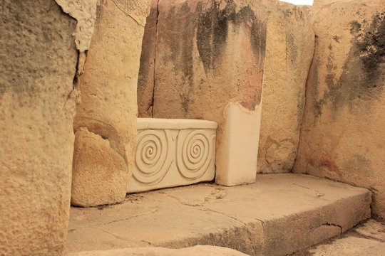 Jungsteinzeit: Dolmen im Tempel Hal Tarxien auf Malta (Megalithkultur)
