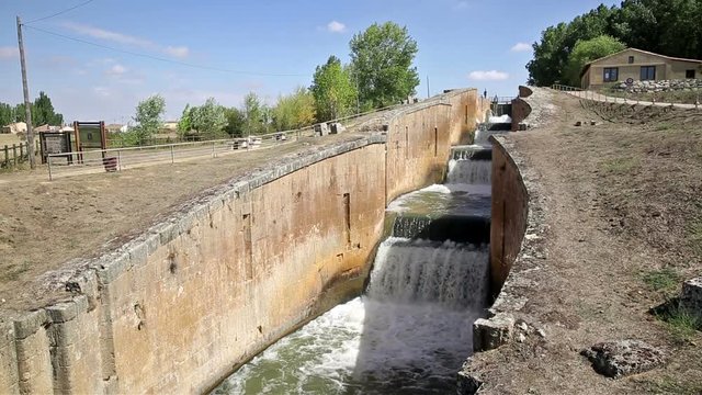 Canal de castilla locks in Fromista (north Canal), province of Palencia, Spain