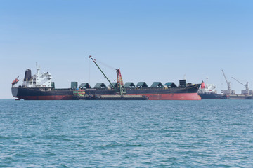 Fototapeta premium cargo ship in the sea.