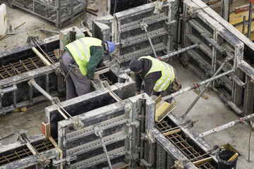 Betonschalung um die Ecke