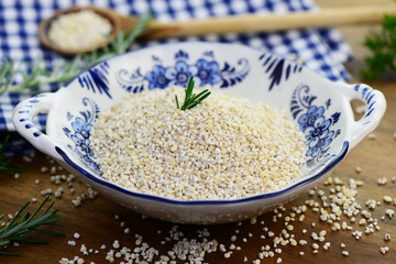 Gräupchen zum Kochen in Porzellan