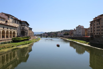 Naklejka premium L'Arno vu du Ponte Vecchio, Florence