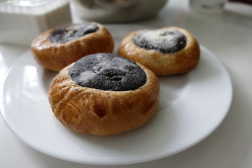 preparation of a homemade cream and chocolate cake
