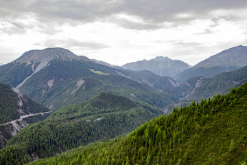 Obraz premium Panoramic view in Swiss Alps during a hiking day in Summer in Engadin, Switzerland