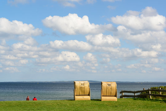 Strandk&ouml;rbe beim Klabautermann in Lippe an der Hohwachter Bucht