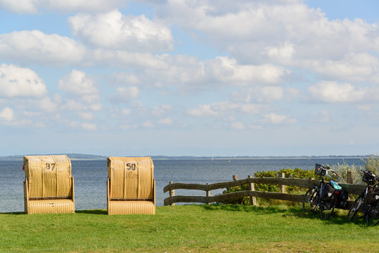 Strandk&ouml;rbe beim Klabautermann in Lippe an der Hohwachter Bucht